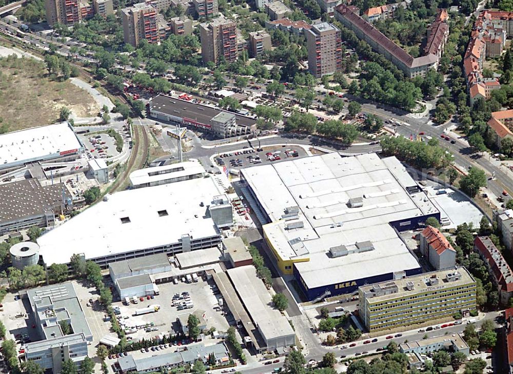 Aerial photograph Berlin - Spandau - Berlin Spandau Blick auf das IKEA-Gelände (Möbelhaus; Kundenparkhaus) an der Charlottenburger Chaussee in Berlin Spandau;