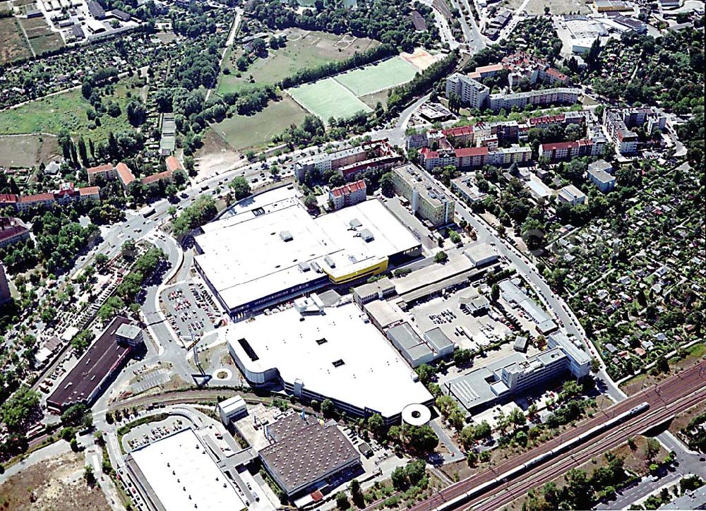 Aerial photograph Berlin - Spandau - Berlin Spandau Blick auf das IKEA-Gelände (Möbelhaus; Kundenparkhaus) an der Charlottenburger Chaussee in Berlin Spandau;