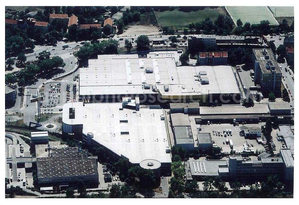 Aerial photograph Berlin - Spandau - Berlin Spandau Blick auf das IKEA-Gelände (Möbelhaus; Kundenparkhaus) an der Charlottenburger Chaussee in Berlin Spandau;