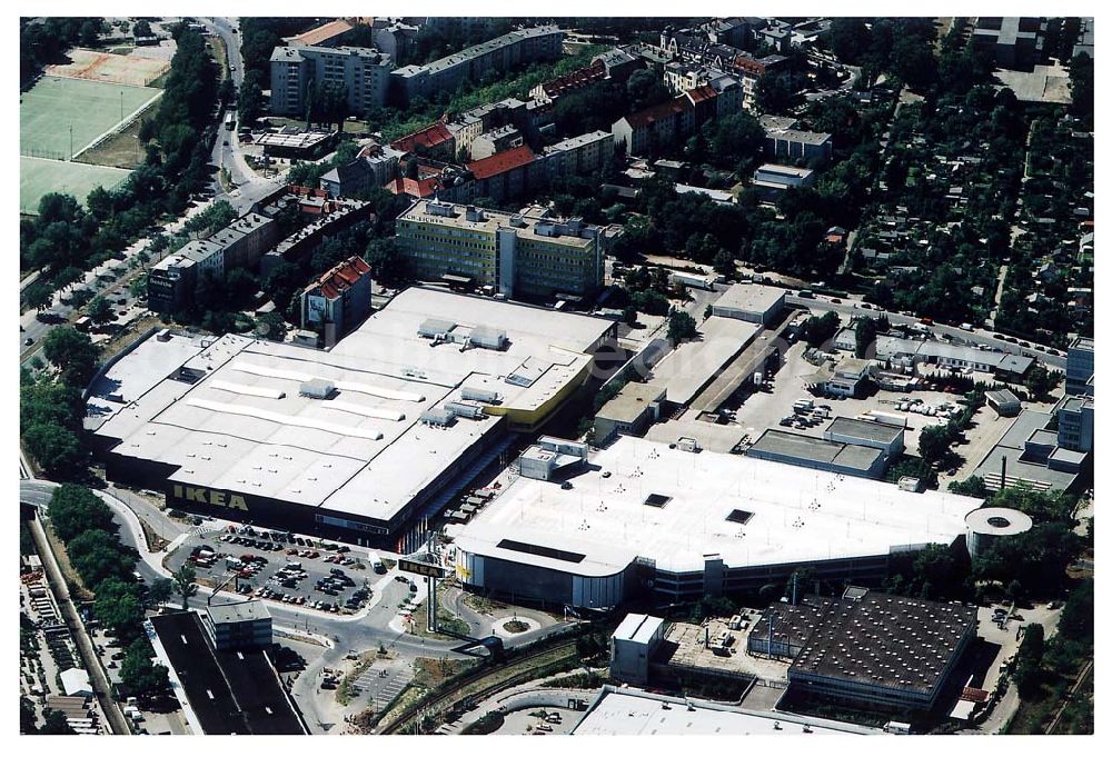 Berlin - Spandau from the bird's eye view: Berlin Spandau Blick auf das IKEA-Gelände (Möbelhaus; Kundenparkhaus) an der Charlottenburger Chaussee in Berlin Spandau;