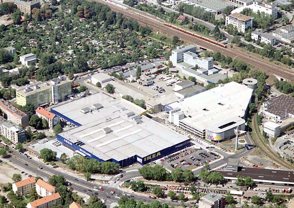 Aerial photograph Berlin - Spandau - Berlin Spandau Blick auf das IKEA-Gelände (Möbelhaus; Kundenparkhaus) an der Charlottenburger Chaussee in Berlin Spandau;