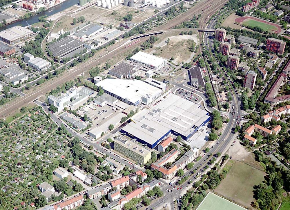 Berlin - Spandau from the bird's eye view: Berlin Spandau Blick auf das IKEA-Gelände (Möbelhaus; Kundenparkhaus) an der Charlottenburger Chaussee in Berlin Spandau; im Huntergrund zu sehehn Altstadt Spandau und der Zusammenfluß von Spree und Havel