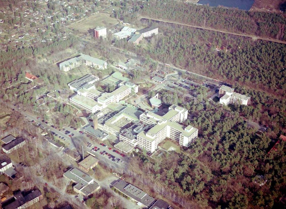 Berlin-Spandau from the bird's eye view: 17.03.2004 BERLIN-Spandau, Evangelisches Waldkrankenhaus Spandau im Bereich der Griesingerstr.