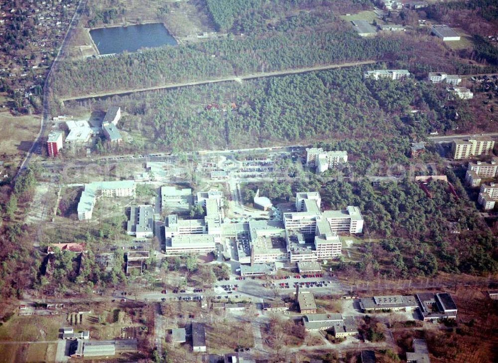 Berlin-Spandau from the bird's eye view: 17.03.2004 BERLIN-Spandau, Evangelisches Waldkrankenhaus Spandau im Bereich der Griesingerstr.