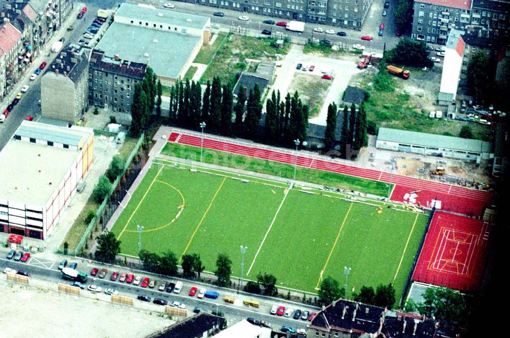 Aerial photograph Berlin - 02.10.1994 Berlin Sportplatzneubau an der Gürtelstr. in Friedrichshain