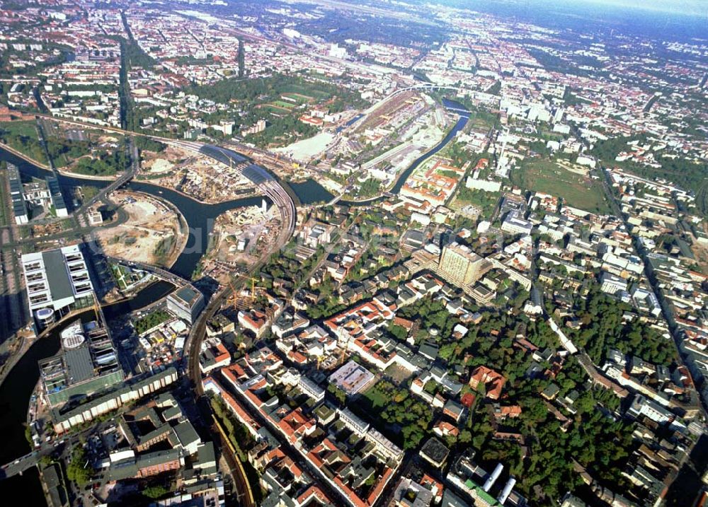 Berlin from above - Berlin Stadtansicht Spreebogen am Kanzleramt, Lehrter Bahnhof, Charitée . Mit im Bild das Büro und Geschäftshaus in Berlin - Mitte, Reinhardstr / Ecke Albrechtstraße Ein Projekt der Kilian Projektmanagement, Fasanenstr. 69, 10719 Berlin, Fax: 030 8855062 10.10.02