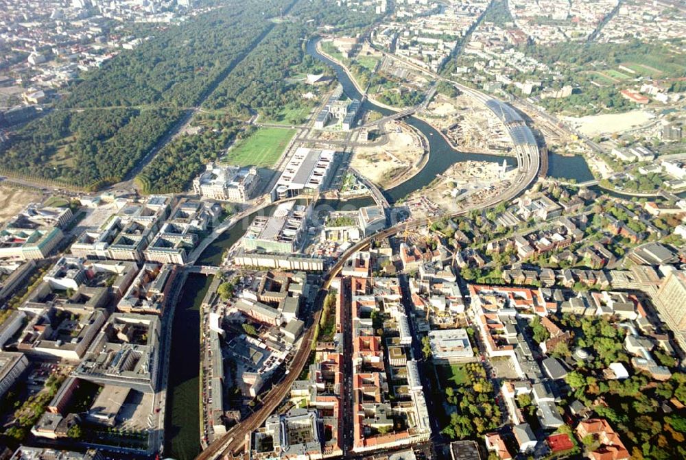 Aerial photograph Berlin - Berlin Stadtansicht Spreebogen am Kanzleramt, Lehrter Bahnhof, Charitée . Mit im Bild das Büro und Geschäftshaus in Berlin - Mitte, Reinhardstr / Ecke Albrechtstraße Ein Projekt der Kilian Projektmanagement, Fasanenstr. 69, 10719 Berlin, Fax: 030 8855062 10.10.02