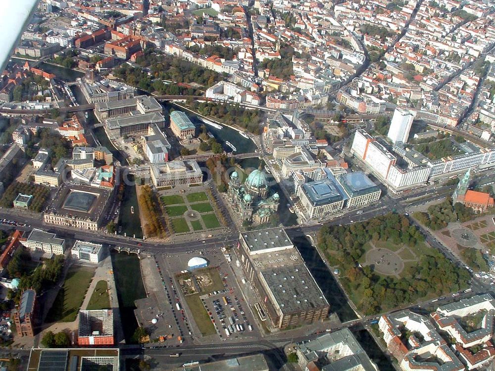 Aerial photograph Berlin - Stadtzentrum am Berliner Fernsehturm am Alexanderplatz in Berlin-Mitte.