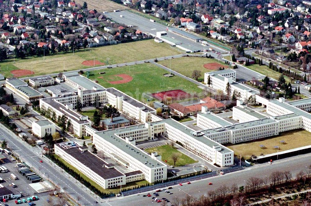 Berlin-Steglitz from above - 26.03.1995 Berlin-Steglitz verlassene US-Kasernenstadt