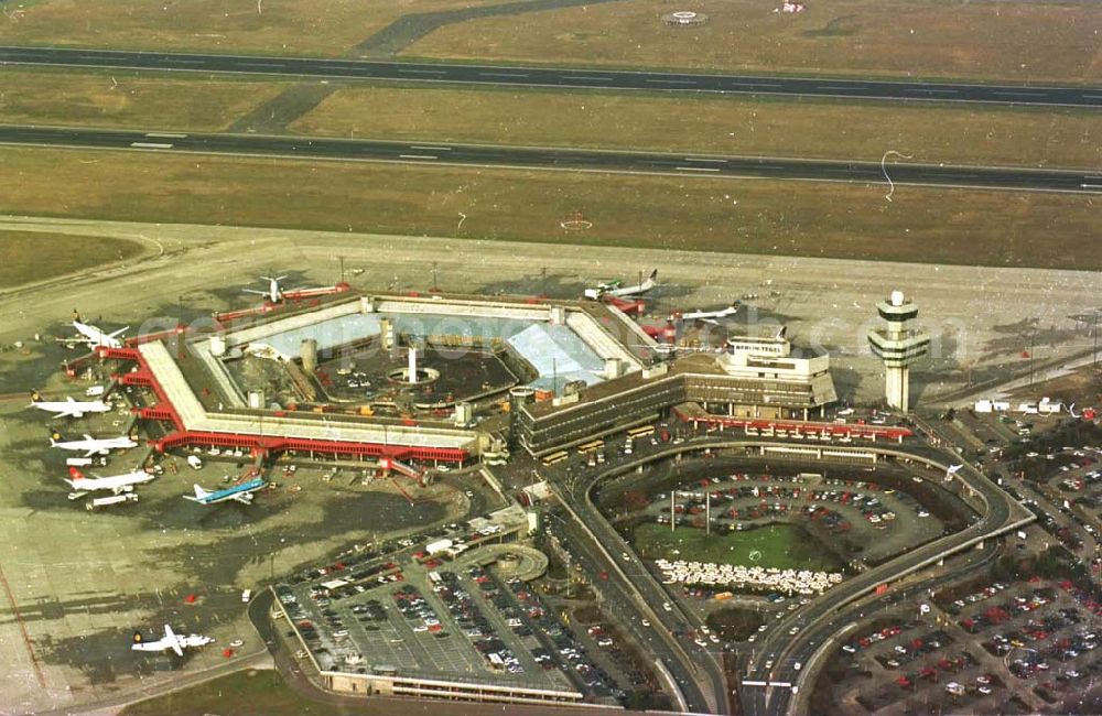 Aerial photograph Berlin - 26.03.1995 Berlin-Tegel Umbau des Abfertigungsgebäudes am Flughafen-Tegel