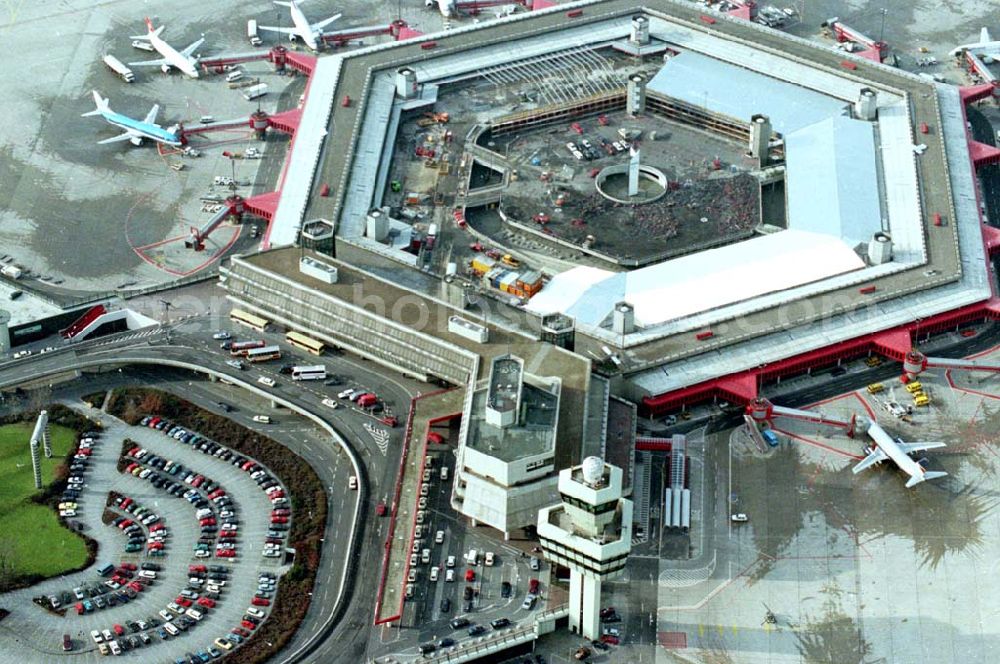 Aerial photograph Berlin - 26.03.1995 Berlin-Tegel Umbau des Abfertigungsgebäudes am Flughafen-Tegel