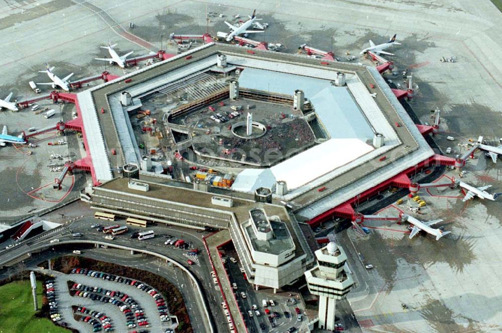 Berlin from above - 26.03.1995 Berlin-Tegel Umbau des Abfertigungsgebäudes am Flughafen-Tegel