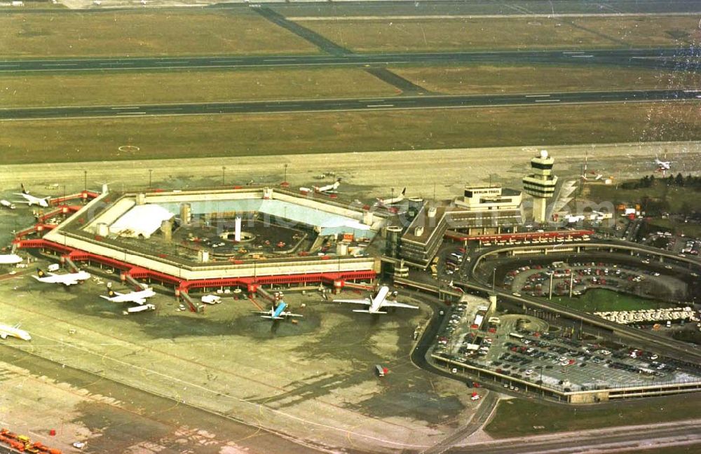 Aerial photograph Berlin - 26.03.1995 Berlin-Tegel Umbau des Abfertigungsgebäudes am Flughafen-Tegel