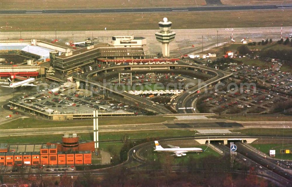 Aerial image Berlin - 26.03.1995 Berlin-Tegel Umbau des Abfertigungsgebäudes am Flughafen-Tegel