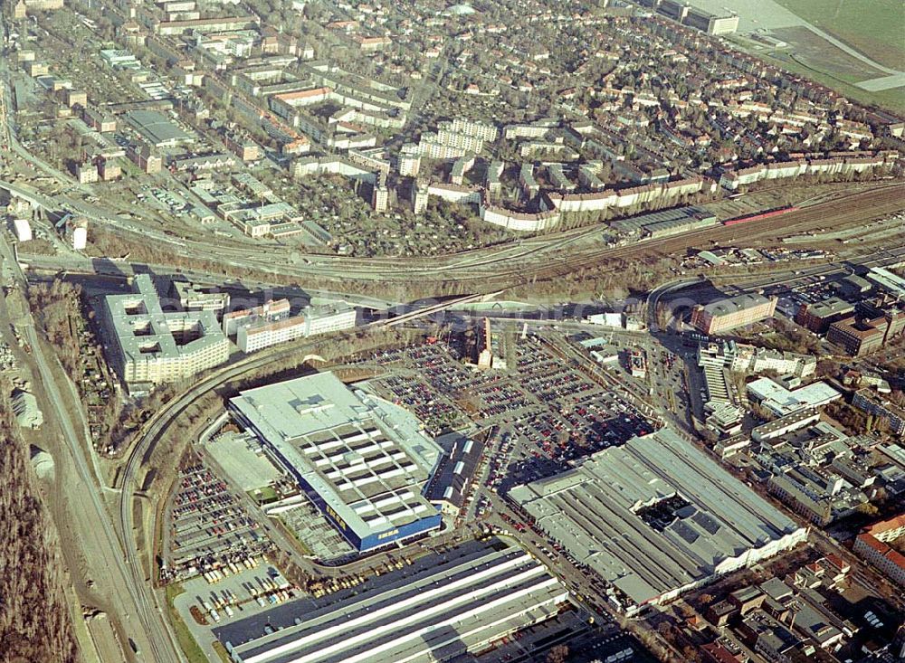 Aerial photograph Berlin-Tempelhof - Neu errichtetes IKEA Einrichtungshaus an der Alboinstraße, Nähe Flughafen Berlin-Tempelhof