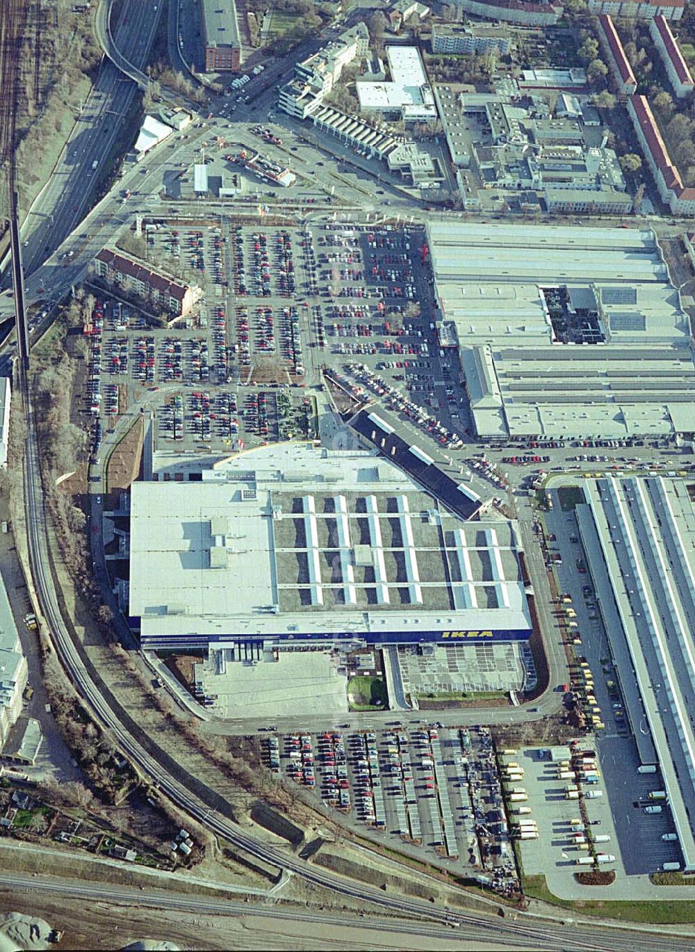 Aerial image Berlin-Tempelhof - Neu errichtetes IKEA Einrichtungshaus an der Alboinstraße, Nähe Flughafen Berlin-Tempelhof