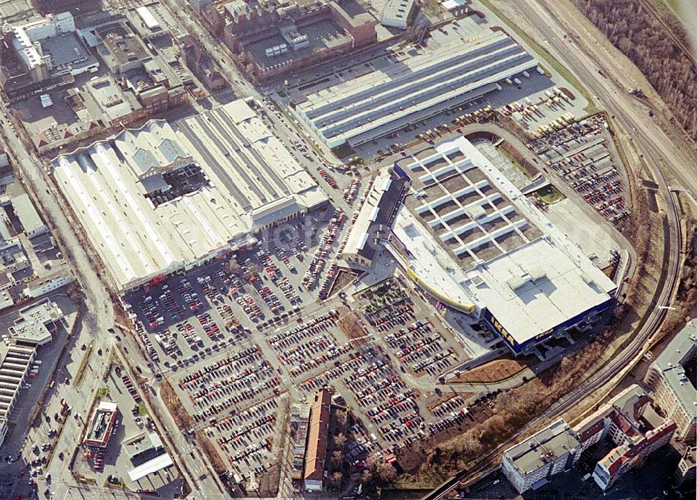 Berlin-Tempelhof from the bird's eye view: Neu errichtetes IKEA Einrichtungshaus an der Alboinstraße, Nähe Flughafen Berlin-Tempelhof