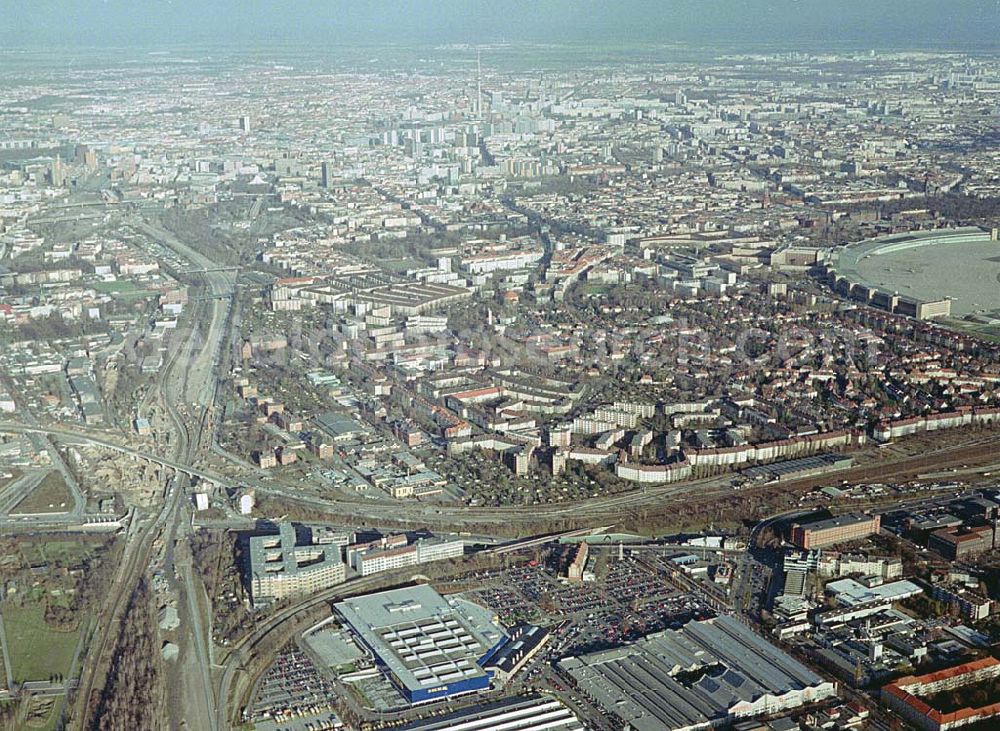 Aerial photograph Berlin-Tempelhof - Neu errichtetes IKEA Einrichtungshaus an der Alboinstraße, Nähe Flughafen Berlin-Tempelhof