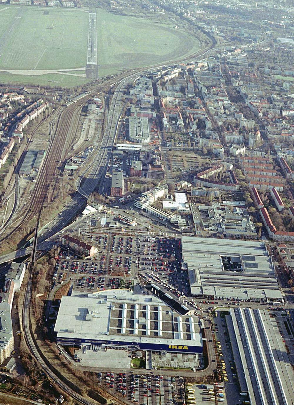 Aerial image Berlin-Tempelhof - Neu errichtetes IKEA Einrichtungshaus an der Alboinstraße, Nähe Flughafen Berlin-Tempelhof