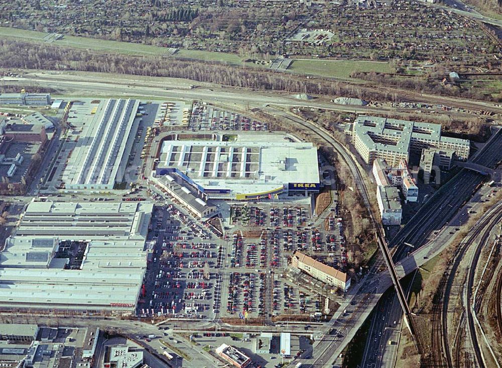 Berlin-Tempelhof from the bird's eye view: Neu errichtetes IKEA Einrichtungshaus an der Alboinstraße, Nähe Flughafen Berlin-Tempelhof