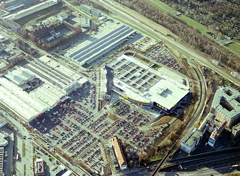 Aerial photograph Berlin-Tempelhof - Neu errichtetes IKEA Einrichtungshaus an der Alboinstraße, Nähe Flughafen Berlin-Tempelhof