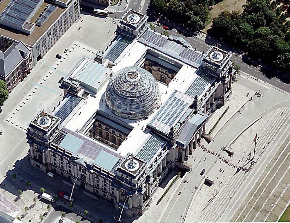 Berlin - Tiergarten (Spreebogen) from the bird's eye view: Berlin Tiergarten mit Blick auf den Reichstag im Regierungsviertel in Berlin Tiergarten. Im Auftrag der Bundesbaugesellschaft mbH