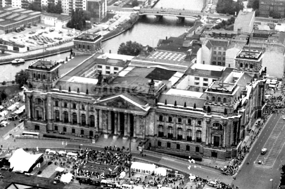 Berlin from above - 02.10.1994 Berlin-Tiergarten Gelände am Berliner Reichstag