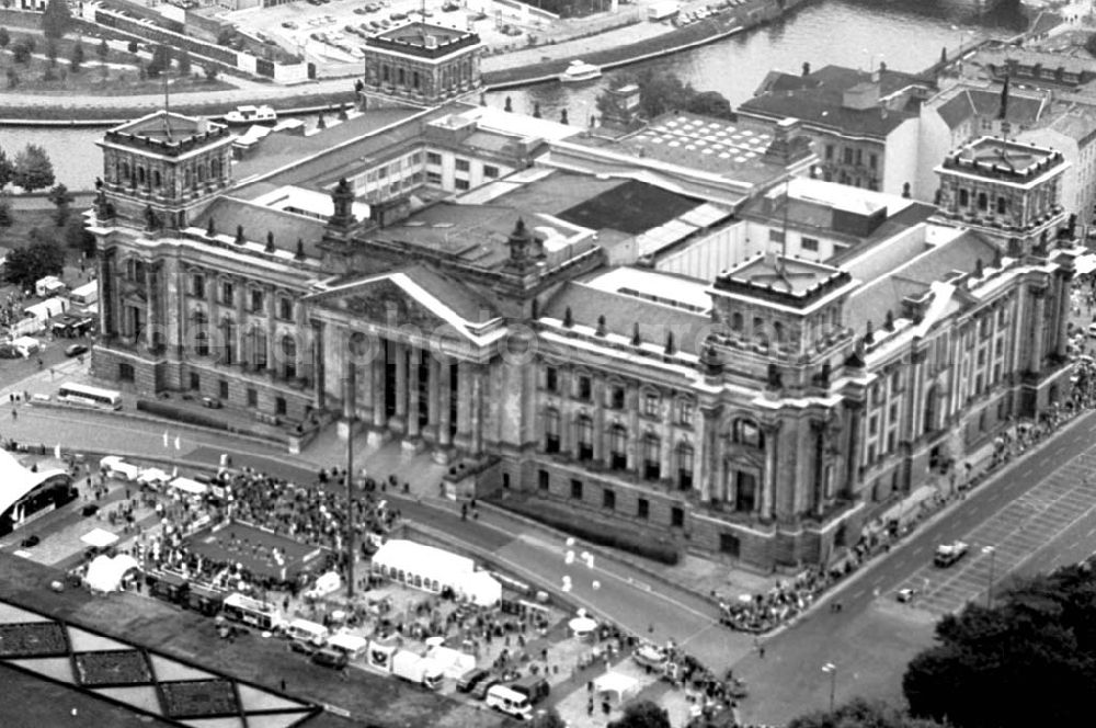 Aerial photograph Berlin - 02.10.1994 Berlin-Tiergarten Gelände am Berliner Reichstag