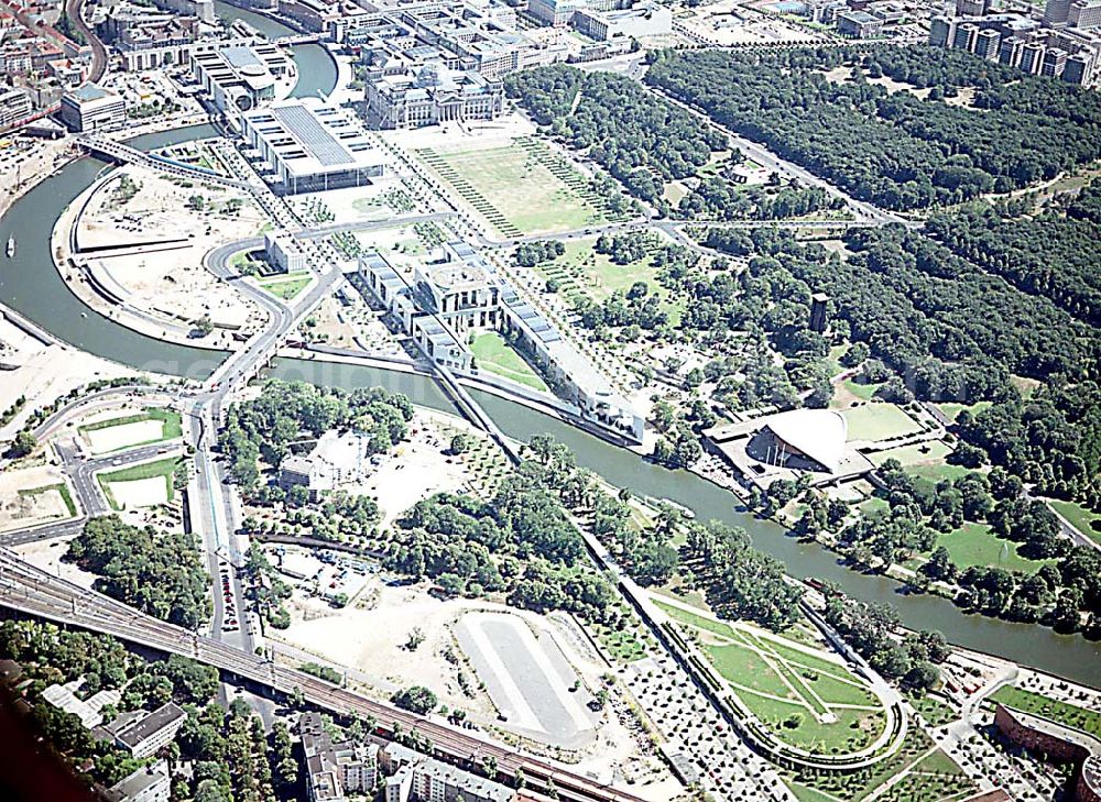 Berlin - Tiergarten (Spreebogen) from above - Berlin Tiergarten / Mitte Regierungsviertel im Berliner Tiegarten am Spreebogen mit dem Reichstag, Paul-Löbe-Haus und Bundeskanzleramt, Marie-Elisabeth-Lüders-Haus Im Auftrag der Bundesbaugesellschaft mbH