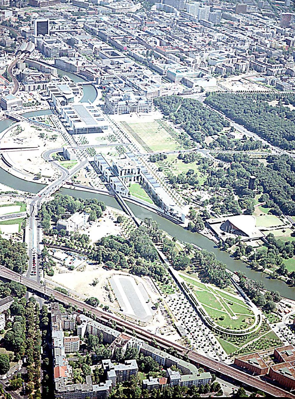 Berlin - Tiergarten (Spreebogen) from the bird's eye view: Berlin Tiergarten / Mitte Regierungsviertel im Berliner Tiegarten am Spreebogen mit dem Reichstag, Paul-Löbe-Haus und Bundeskanzleramt, Marie-Elisabeth-Lüders-Haus Im Auftrag der Bundesbaugesellschaft mbH