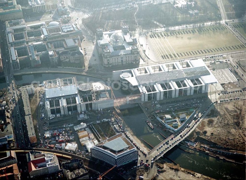 Berlin - Tiergarten from above - Berlin Tiergarten Regierungsviertel im Berliner Tiergarten mit dem Reichstag Paul-Löbe-Haus und Marie-Elisabeth-Lüders-Haus 19.01.03