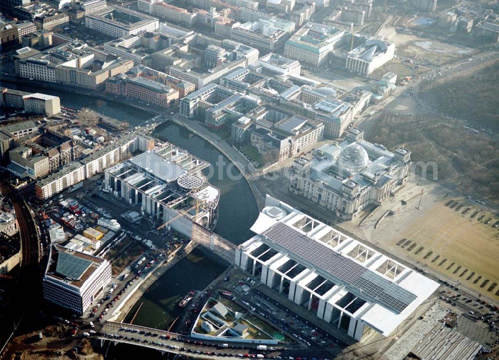 Berlin - Tiergarten from the bird's eye view: Berlin Tiergarten Regierungsviertel im Berliner Tiergarten mit dem Reichstag Paul-Löbe-Haus und Marie-Elisabeth-Lüders-Haus 19.01.03