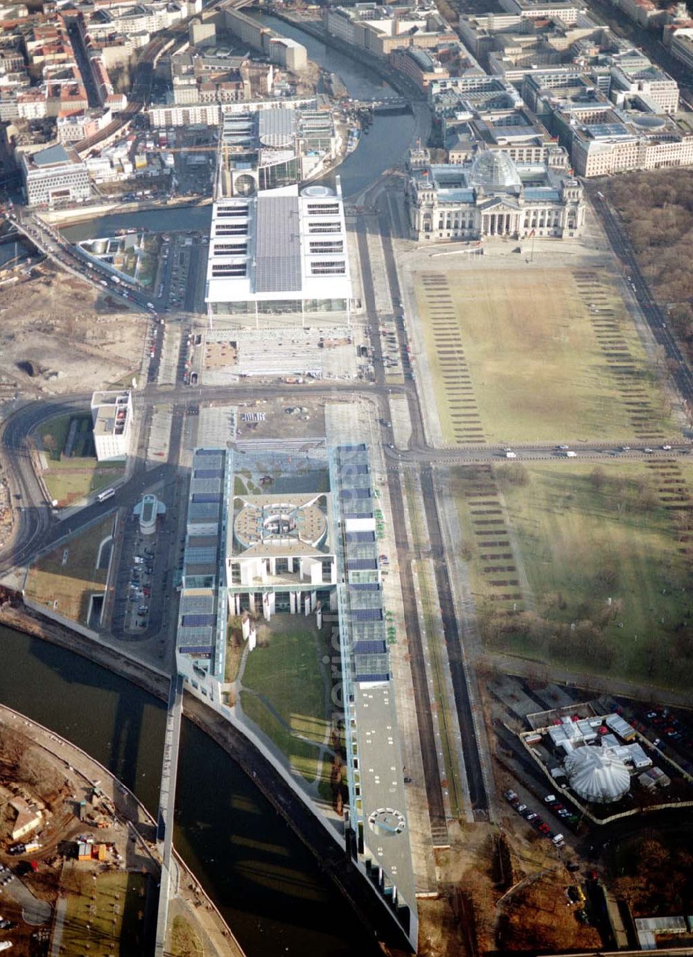 Aerial photograph Berlin - Tiergarten - Berlin Tiergarten Regierungsviertel im Berliner Tiergarten mit dem Reichstag Paul-Löbe-Haus und Marie-Elisabeth-Lüders-Haus 19.01.03