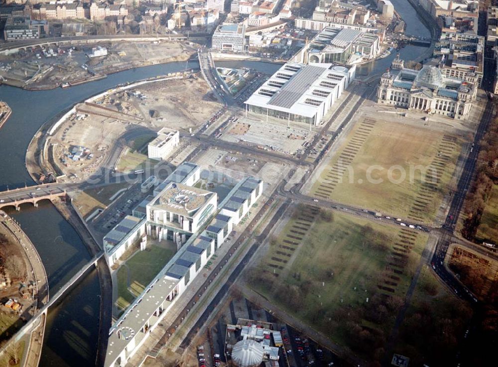 Berlin - Tiergarten from above - Berlin Tiergarten Regierungsviertel im Berliner Tiergarten mit dem Reichstag Paul-Löbe-Haus und Marie-Elisabeth-Lüders-Haus 19.01.03