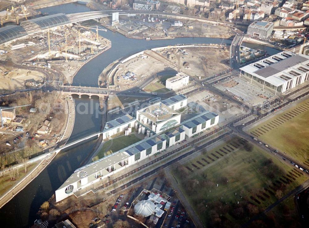 Berlin - Tiergarten from the bird's eye view: Berlin Tiergarten Regierungsviertel im Berliner Tiergarten mit dem Reichstag Paul-Löbe-Haus und Marie-Elisabeth-Lüders-Haus 19.01.03