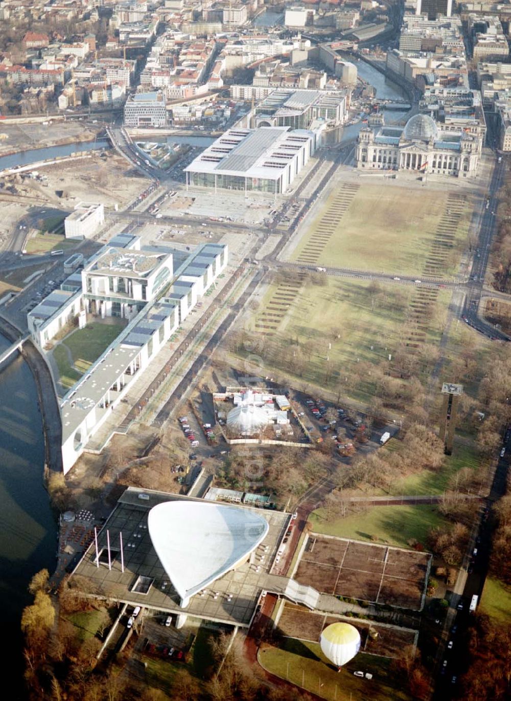 Aerial image Berlin - Tiergarten - Berlin Tiergarten Regierungsviertel im Berliner Tiergarten mit dem Reichstag Paul-Löbe-Haus und Marie-Elisabeth-Lüders-Haus 19.01.03