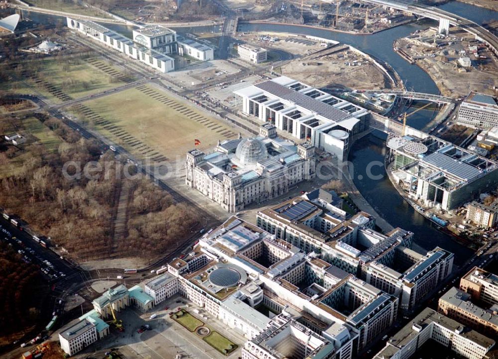 Aerial photograph Berlin - Tiergarten - Berlin Tiergarten Regierungsviertel im Berliner Tiergarten mit dem Reichstag Paul-Löbe-Haus und Marie-Elisabeth-Lüders-Haus 19.01.03