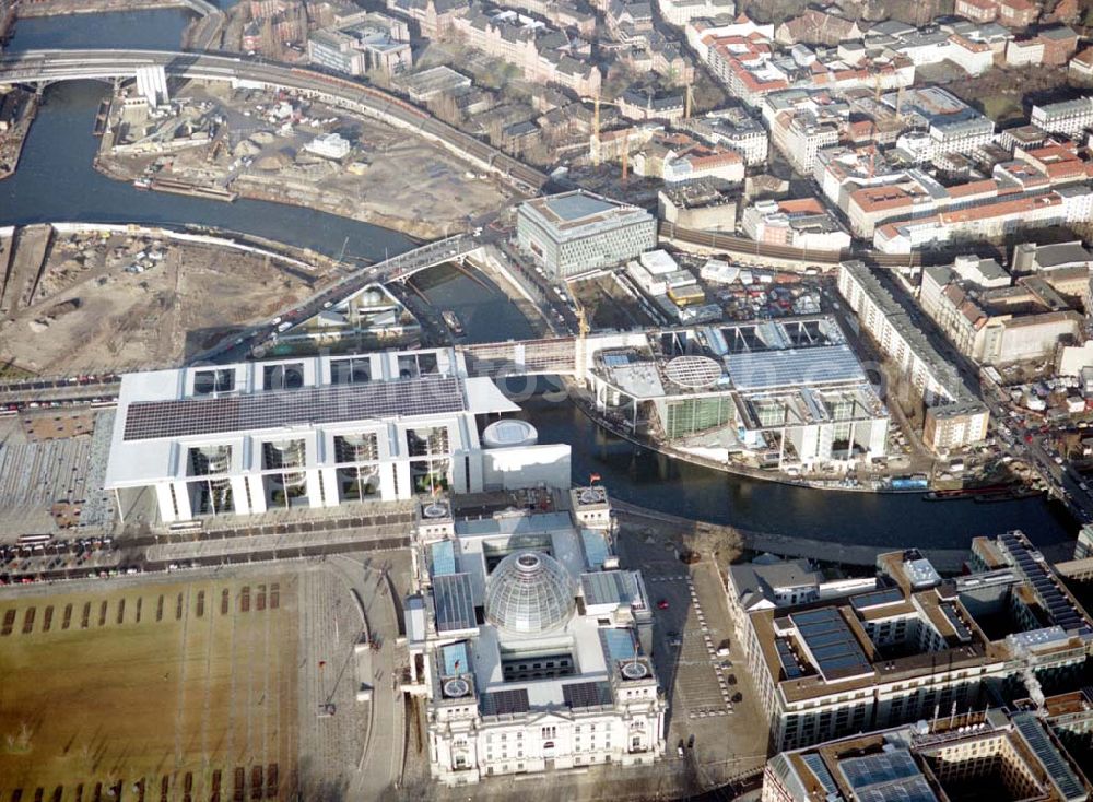 Berlin - Tiergarten from above - Berlin Tiergarten Regierungsviertel im Berliner Tiergarten mit dem Reichstag Paul-Löbe-Haus und Marie-Elisabeth-Lüders-Haus 19.01.03