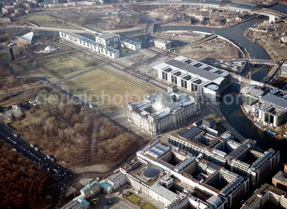 Berlin - Tiergarten from the bird's eye view: Berlin Tiergarten Regierungsviertel im Berliner Tiergarten mit dem Reichstag Paul-Löbe-Haus und Marie-Elisabeth-Lüders-Haus 19.01.03