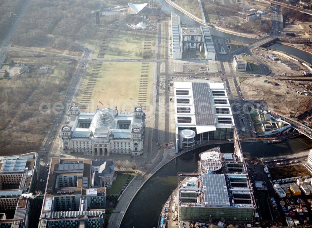 Berlin - Tiergarten from above - Berlin Tiergarten Regierungsviertel im Berliner Tiergarten mit dem Reichstag Paul-Löbe-Haus und Marie-Elisabeth-Lüders-Haus 19.01.03