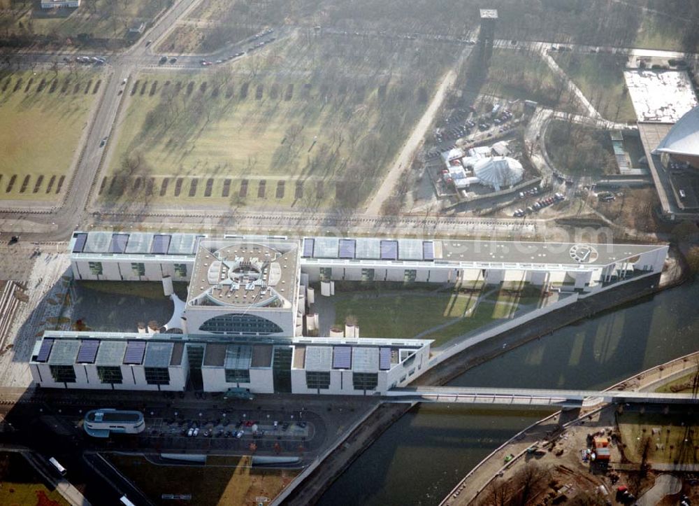 Aerial photograph Berlin - Tiergarten - Berlin Tiergarten Regierungsviertel im Berliner Tiergarten mit dem Reichstag Paul-Löbe-Haus und Marie-Elisabeth-Lüders-Haus 19.01.03