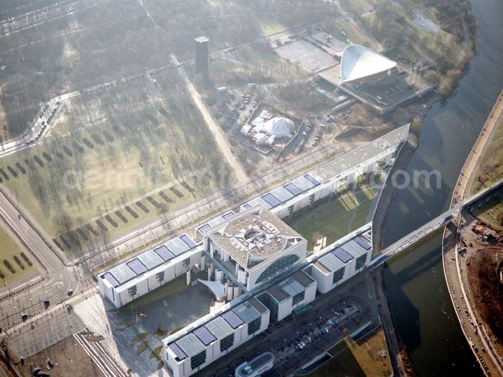 Berlin - Tiergarten from the bird's eye view: Berlin Tiergarten Regierungsviertel im Berliner Tiergarten mit dem Reichstag Paul-Löbe-Haus und Marie-Elisabeth-Lüders-Haus 19.01.03