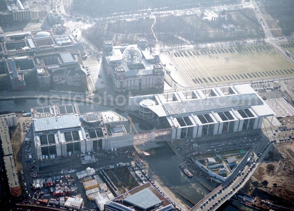 Berlin - Tiergarten from the bird's eye view: Berlin Tiergarten Regierungsviertel im Berliner Tiergarten mit dem Reichstag Paul-Löbe-Haus und Marie-Elisabeth-Lüders-Haus 19.01.03