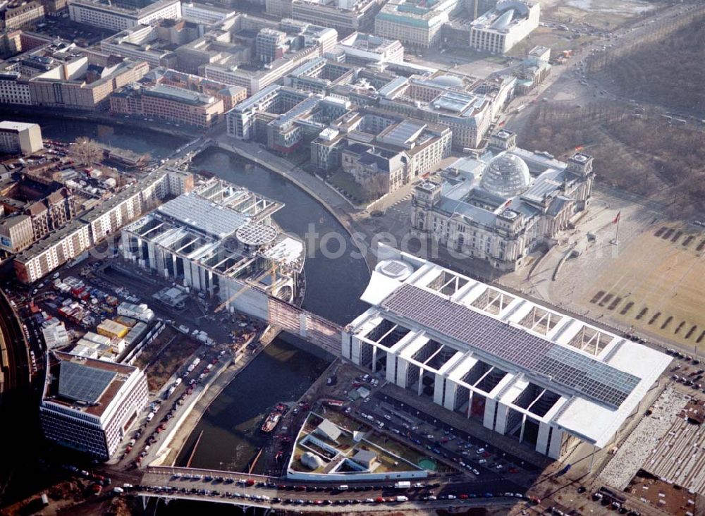 Berlin - Tiergarten from above - Berlin Tiergarten Regierungsviertel im Berliner Tiergarten mit dem Reichstag Paul-Löbe-Haus und Marie-Elisabeth-Lüders-Haus 19.01.03