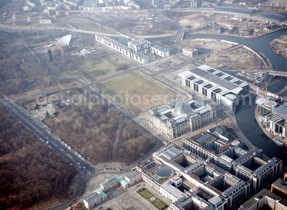 Berlin - Tiergarten from the bird's eye view: Berlin Tiergarten Regierungsviertel im Berliner Tiergarten mit dem Reichstag Paul-Löbe-Haus und Marie-Elisabeth-Lüders-Haus 19.01.03