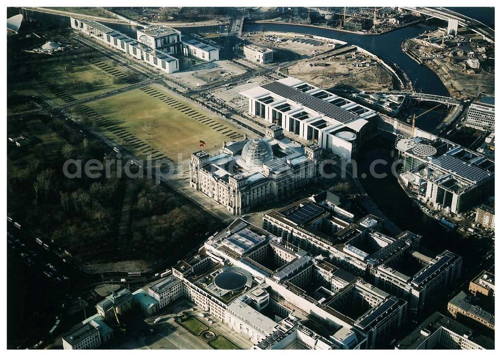 Berlin - Tiergarten from above - Berlin Tiergarten Regierungsviertel im Berliner Tiergarten mit dem Reichstag Paul-Löbe-Haus und Marie-Elisabeth-Lüders-Haus 19.01.03