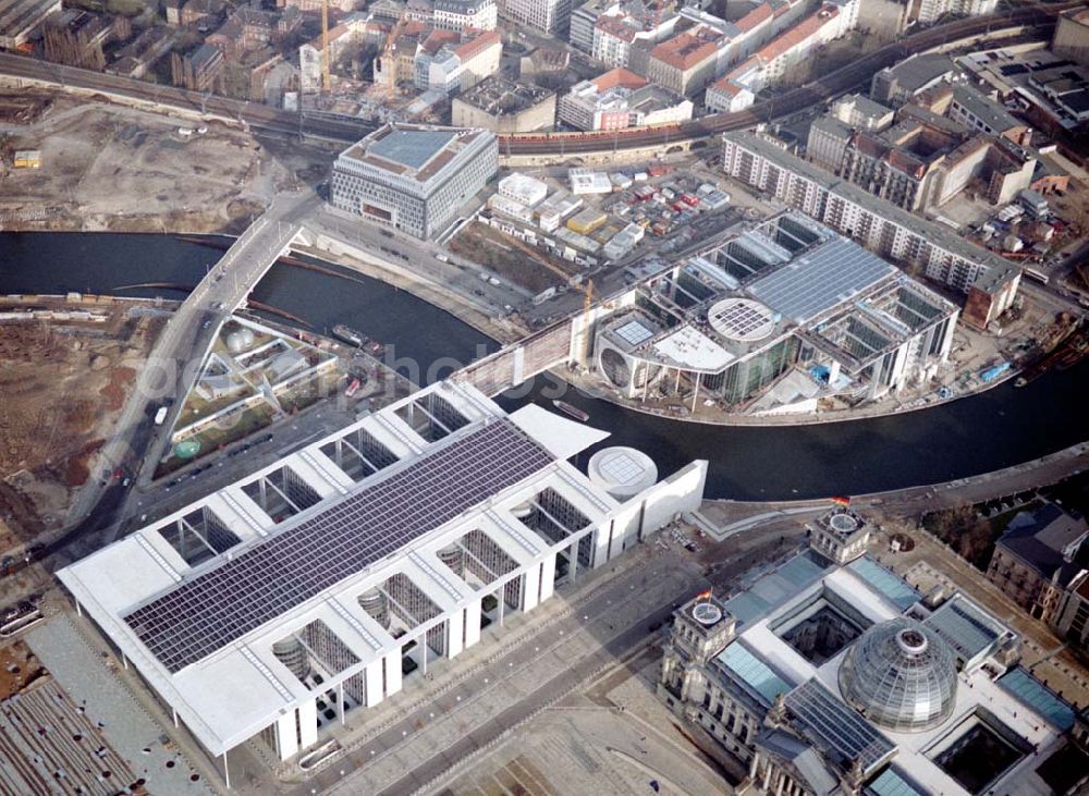 Berlin - Tiergarten from above - Berlin Tiergarten Regierungsviertel im Berliner Tiergarten mit dem Reichstag Paul-Löbe-Haus und Marie-Elisabeth-Lüders-Haus 19.01.03