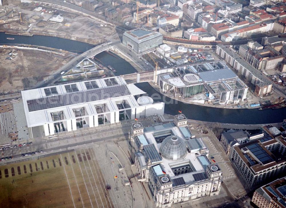 Berlin - Tiergarten from above - Berlin Tiergarten Regierungsviertel im Berliner Tiergarten mit dem Reichstag Paul-Löbe-Haus und Marie-Elisabeth-Lüders-Haus 19.01.03