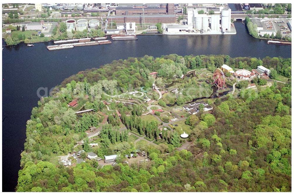 Berlin Treptow from above - 28.04.2004 Berlin Treptow stillgelegter Erlebnisspark am Plänterwald im Treptower Park