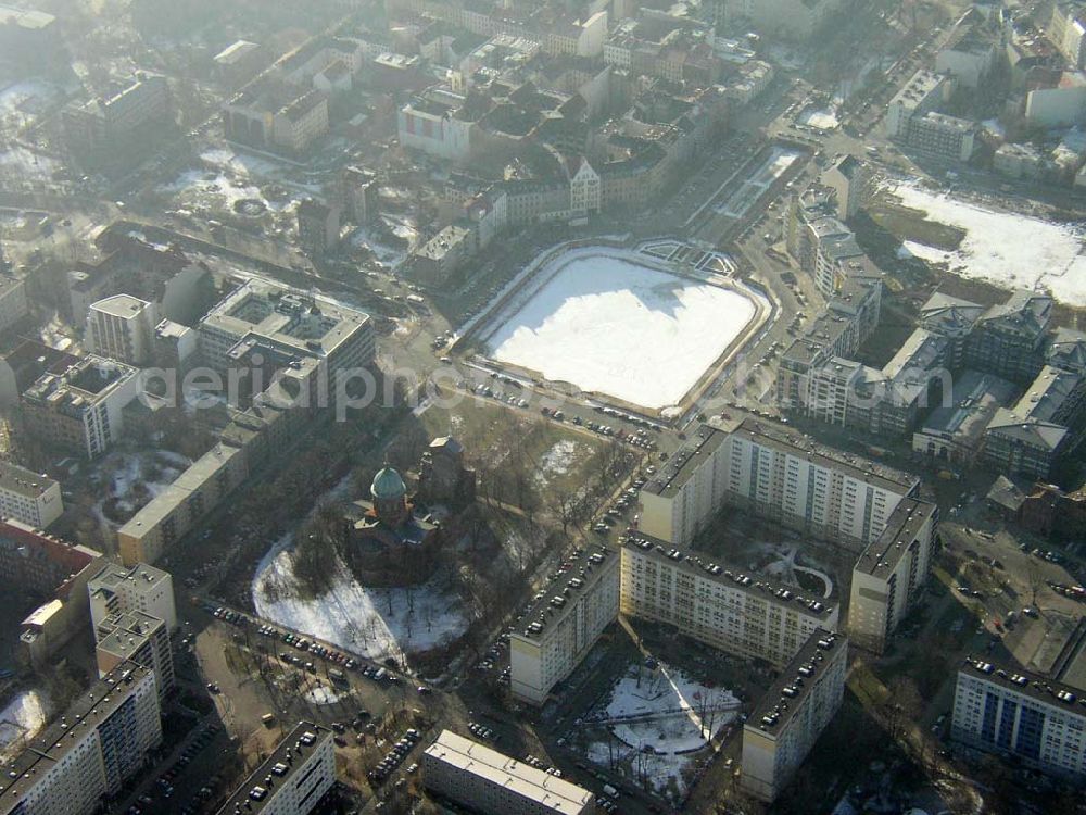 Berlin from above - Wohngebiet am Engelbecken in Berlin - Mitte an der Grenze zu Kreuzberg. Pilot: Grahn